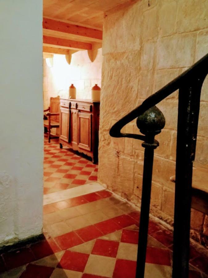 A 400 Year Old Large Town House In Valletta. Exterior photo