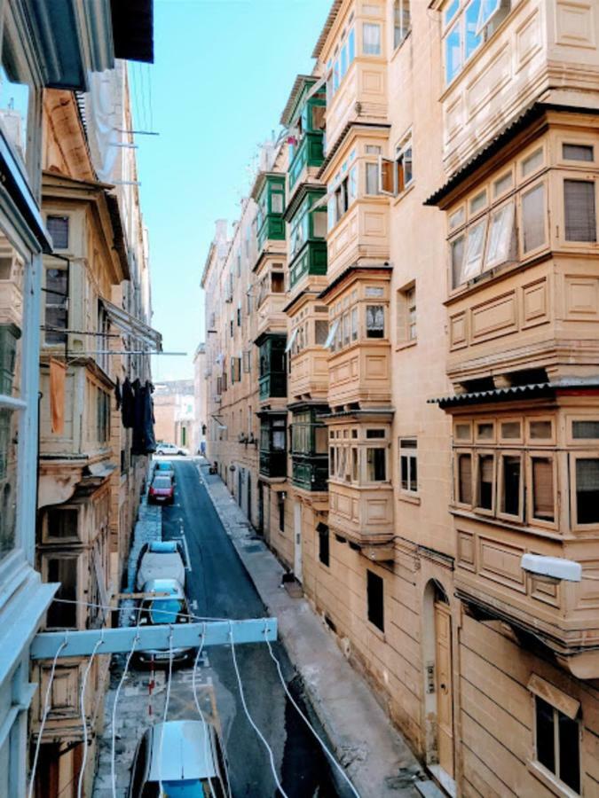 A 400 Year Old Large Town House In Valletta. Exterior photo