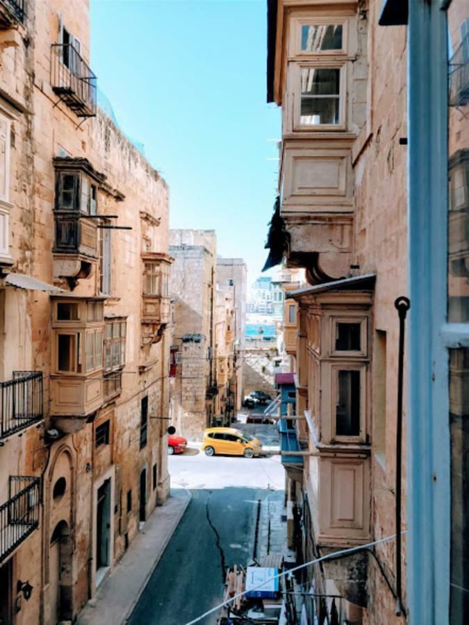 A 400 Year Old Large Town House In Valletta. Exterior photo