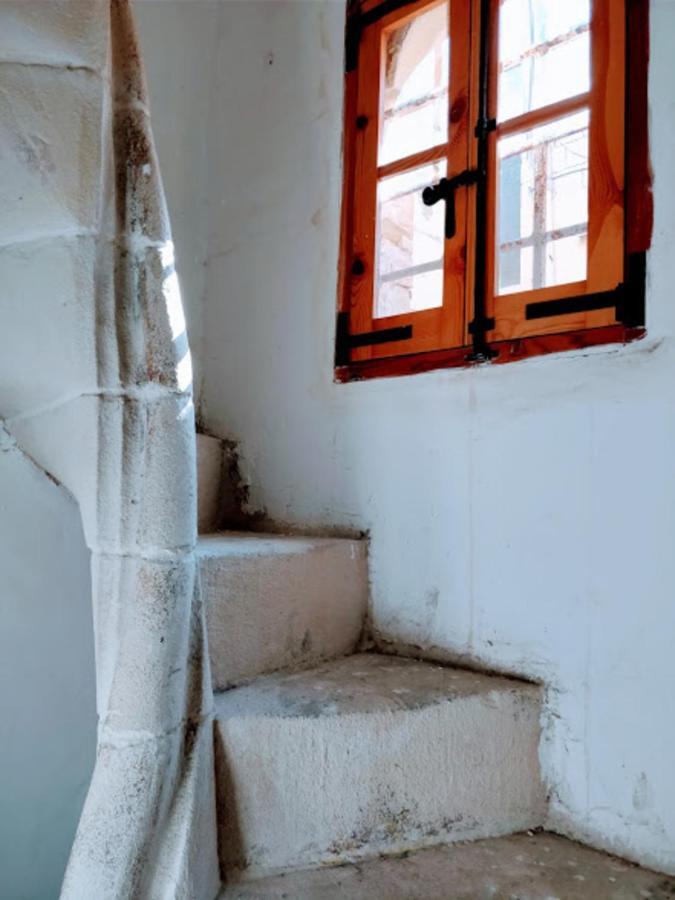 A 400 Year Old Large Town House In Valletta. Exterior photo